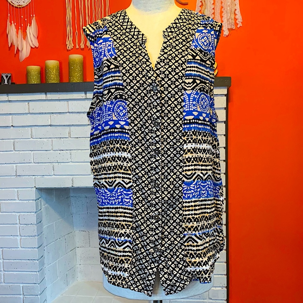 Kim Rogers Abstract Pattern Sleeveless Button Down Blouse